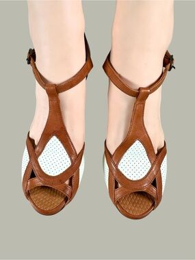 Chie Mihara Women’s Brown Wedge
Sandals